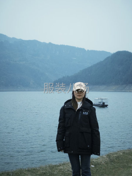 現(xiàn)貨批發(fā)阿瑪尼男女同款羽絨服外套-第2張圖片