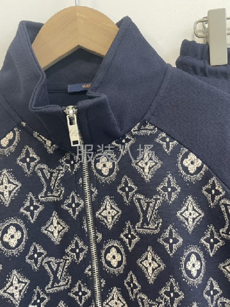 大牌工厂直批套装-第2张图片