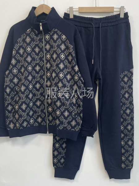 大牌工厂直批套装-第1张图片