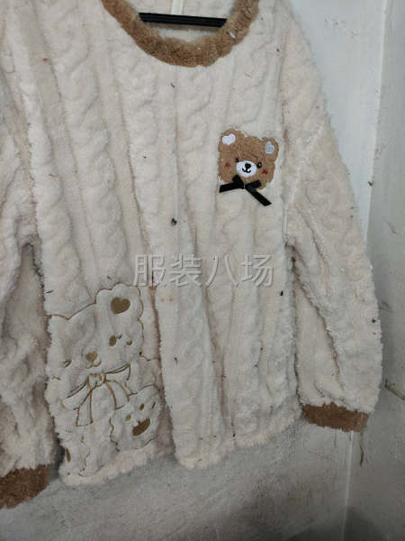 本厂生产休闲睡衣，下半年专做绒料，套头反领、拉链、袍套都有做-第1张图片