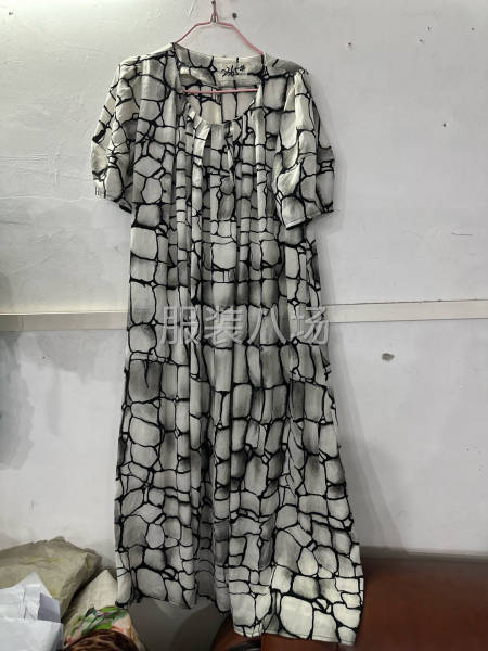 诚寻连衣裙客户-第1张图片