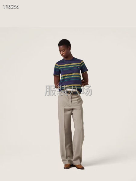 MiuSS26春夏女款撞色條紋口袋M字母時尚百搭圓領短袖，-第3張圖片