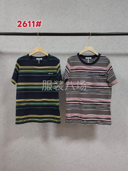 MiuSS26春夏女款撞色條紋口袋M字母時尚百搭圓領短袖，-第9張圖片