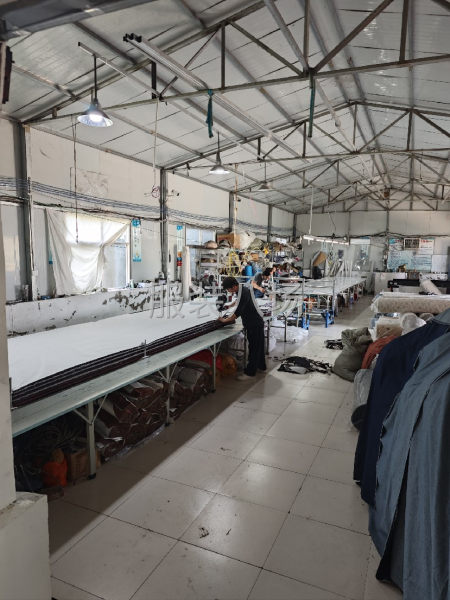 承接各类裤子，冲锋衣的清加工-第2张图片