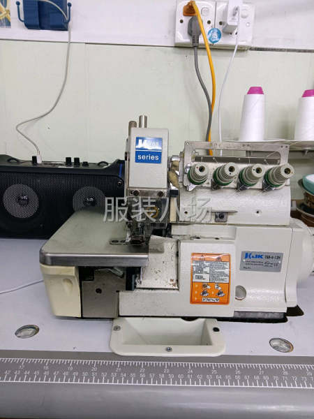 承接工作服，休闲服，牛仔裤，西裤，裁片加工-第2张图片