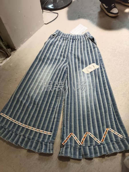 专业牛仔，卫裤，梭织，洗水面料-第2张图片