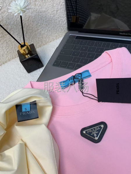 26ss/春夏新款 普拉达 简约经典小标T恤！ 强烈推荐热卖-第6张图片