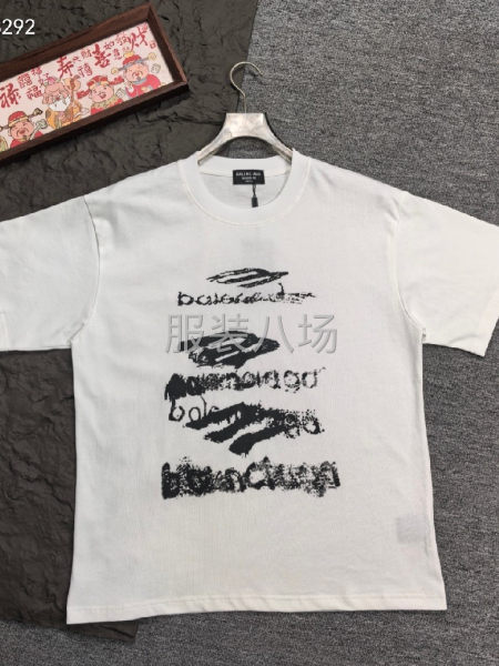 女款巴黎世家圆领短袖-第1张图片