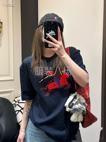 Burberry新禧贺岁战马骑士女款T恤-第3张图片