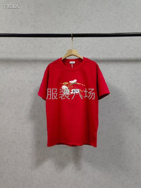 Burberry新禧贺岁战马骑士女款T恤-第5张图片