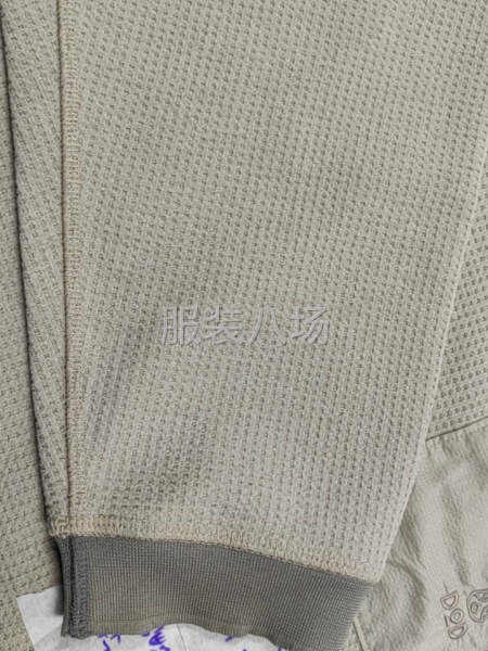 三针五线的出口圆领衫-第2张图片