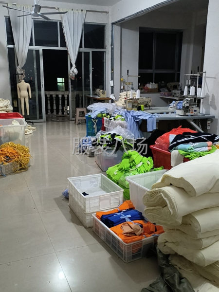 從打版到裁剪縫制到后道整燙包裝有完整的生產體系-第1張圖片