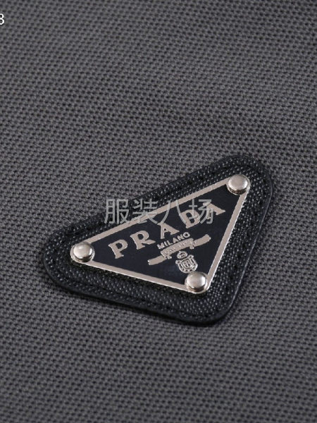 普拉达三角标翻领短袖T恤衫-第8张图片