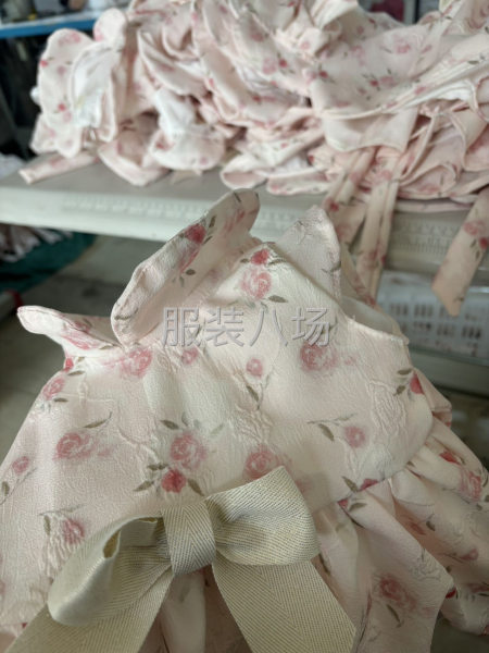 承接各种服饰 有做过校服 童装 女装 卫衣 外套-第1张图片
