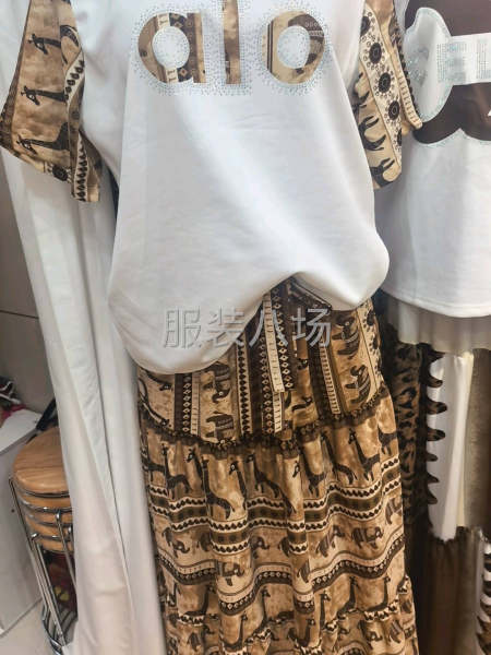 工厂连衣裙套装-第1张图片