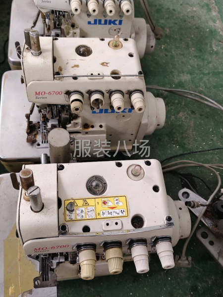 调同行一共14台锁边机，里面有6714和6716，价格可聊-第6张图片