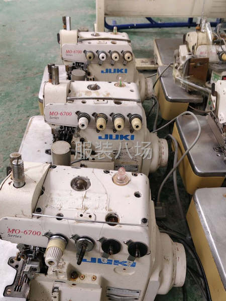 调同行一共14台锁边机，里面有6714和6716，价格可聊-第3张图片