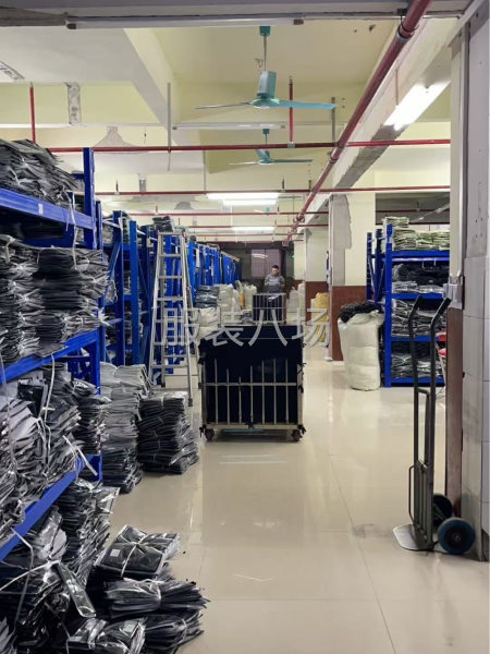 休闲运动服饰，大量的市场现货、订单、包工包料代工-第3张图片