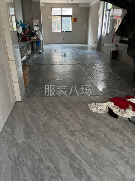三合村黄家巷有房出租，两层楼上两间住房楼下一家一看清在打电话-第1张图片
