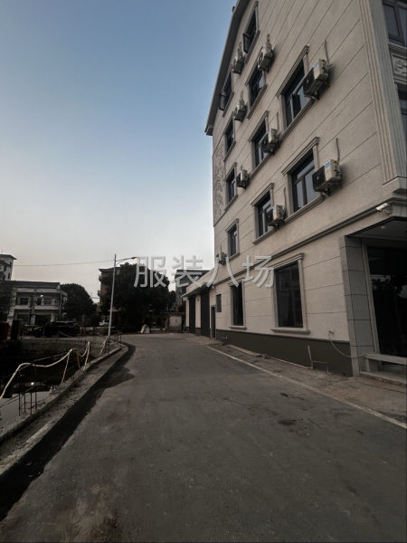 300平大厂房十12个带卫浴厨房宿舍-第1张图片