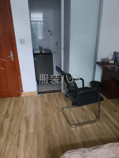 兩間住房都帶獨立衛生間，干活一家一半地方大，水電都是獨立的-第1張圖片