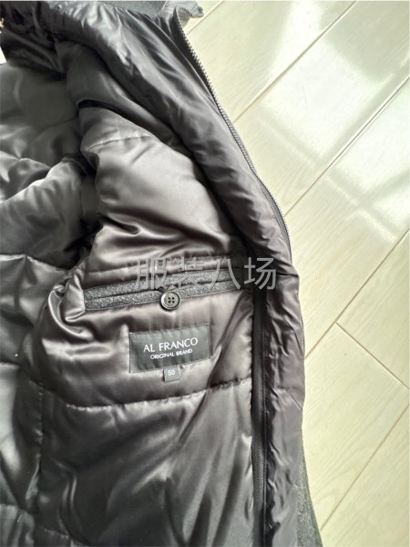 呢夹克款式，里布上绗横线，有脱卸式内门襟，装拉链连接-第2张图片