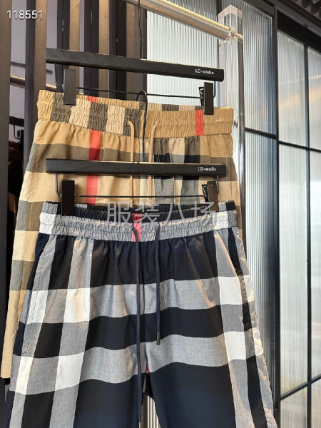 BURBERRY  夏季新款梭织五分裤  厚薄适中-第4张图片