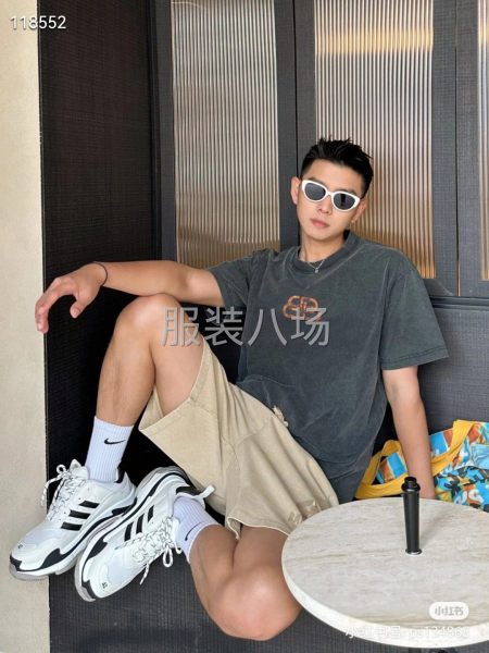 BALENCIAGA  夏季经典印花短袖  磨边做-第3张图片