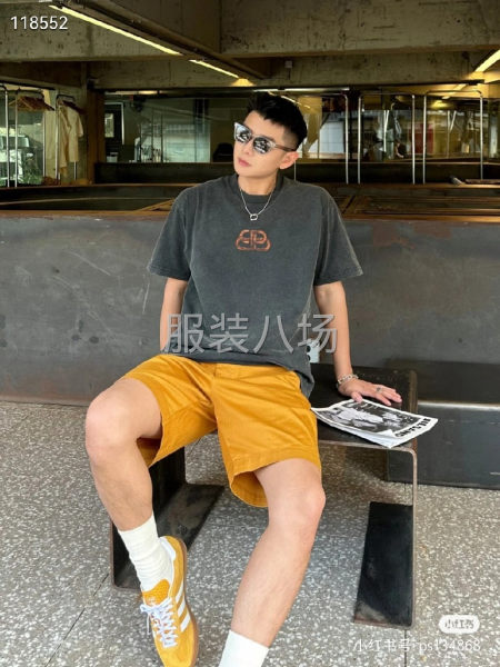 BALENCIAGA  夏季经典印花短袖  磨边做-第2张图片