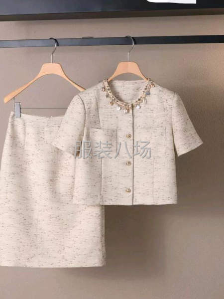 出售剩余的小香风面料跟跟毛呢面料-第1张图片