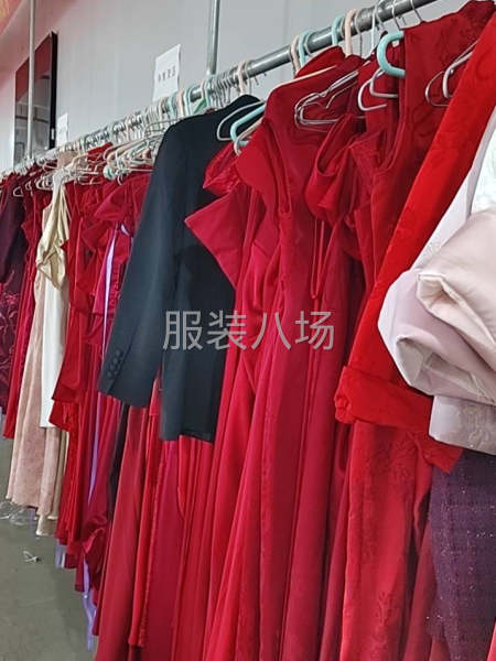 公司主要生产套装，礼服  妈妈装 货源充足-第1张图片