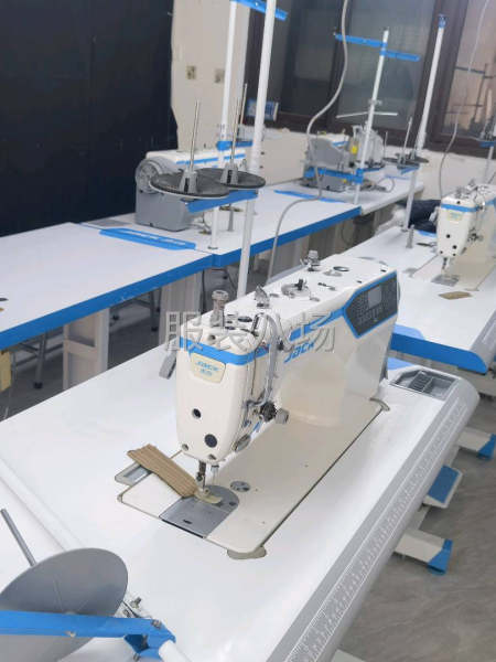 招聘夫妻檔或者三到五人小組做整件 另招流水工序計(jì)件20名-第2張圖片