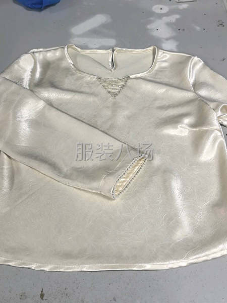 本廠大量招工市場爆款襯衫，一個人三百五左右一天工資，看手腳-第2張圖片