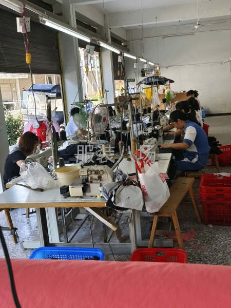 服裝加工廠，工人35人，主要生產(chǎn)羽絨服，夾克，套裝，T恤-第2張圖片