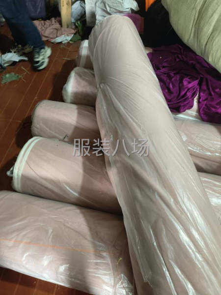 常年以旗袍，小香風(fēng)套裝為主-第1張圖片