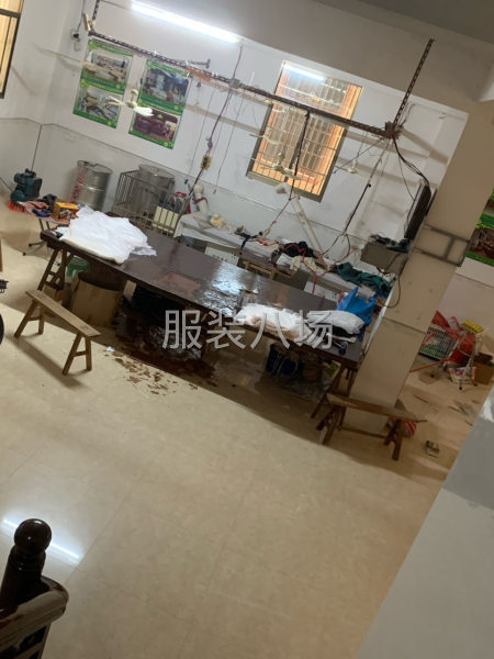 有平车十几台缝车六台，坎车双针打阻车………裁床和烫床都有-第3张图片