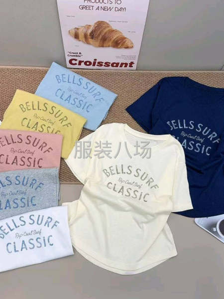 市场女装短袖，简单款复杂款都有-第4张图片