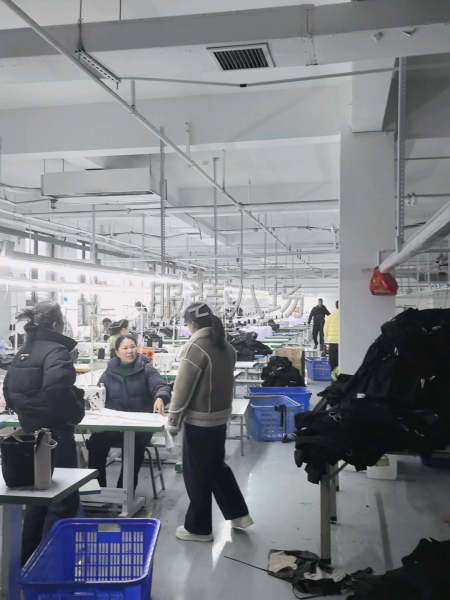 化纤女裤厂招流水线缝纫工多劳多得-第1张图片