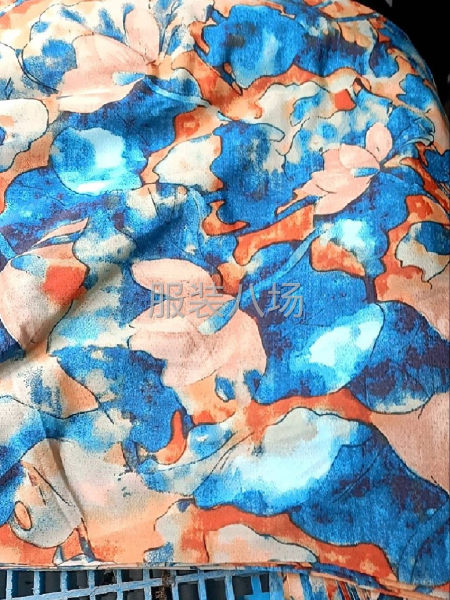 招一位专业针织绷缝的，只要女性。车间全是女同志。男士不方便。-第1张图片