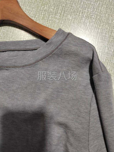 领和肩扒缝工艺圆领衫-第1张图片