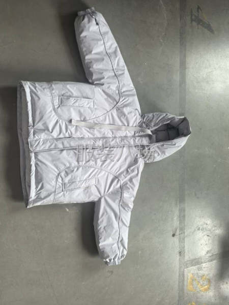 服装后道工作，剪线毛，挂吊牌，查货，包装-第1张图片