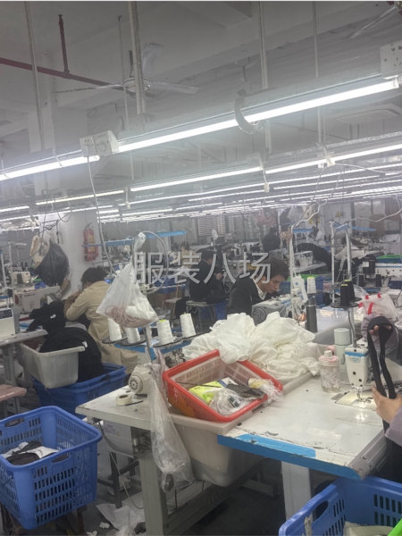 成品半精品整件师傅，货源充足，工价高，包吃包住，工资准时-第1张图片