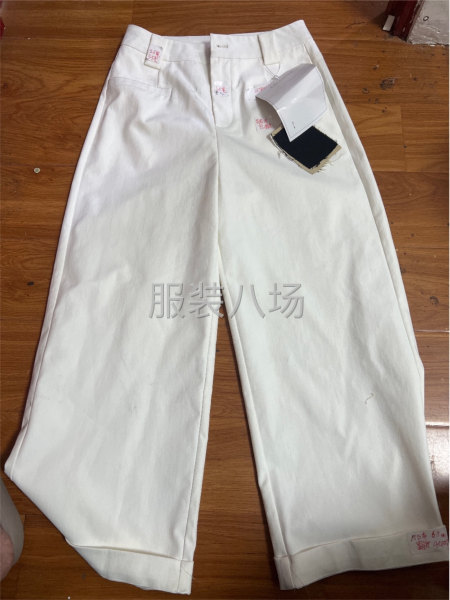 外发十三行女裤 价格美丽-第1张图片