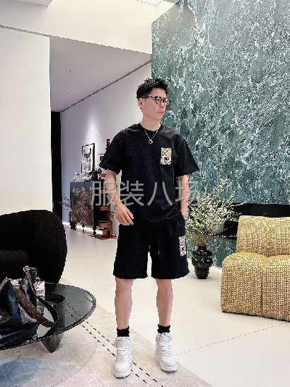 Burberry巴宝莉26早春格纹口袋圆领短袖-第4张图片