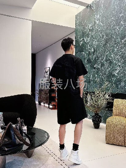 Burberry巴宝莉26早春格纹口袋圆领短袖-第5张图片