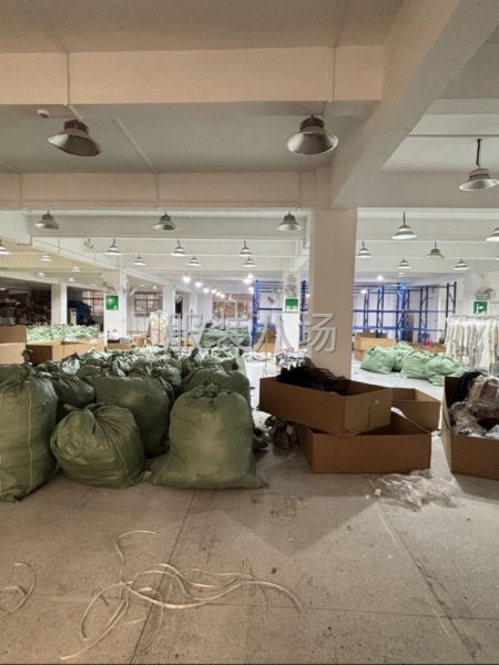 大石工业园2楼1470平方，现成水电装修，即租即用。-第1张图片