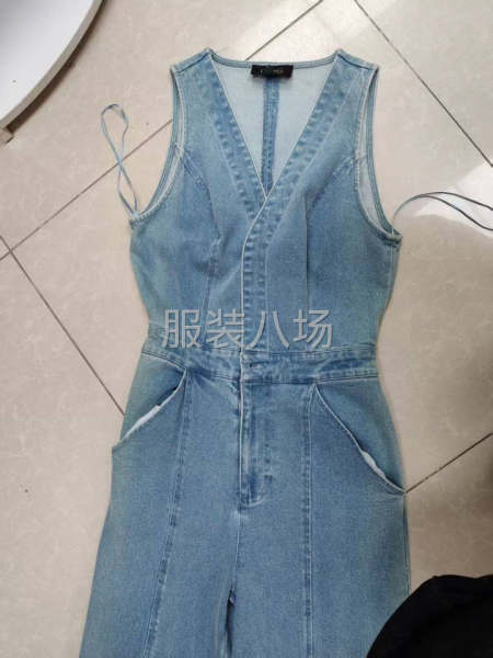 牛仔连体裤-第1张图片