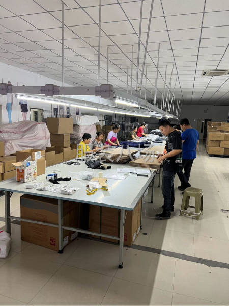 能熟练制作时装，夹克，裤子等-第2张图片