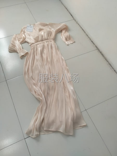 常年裙子不断货-第1张图片