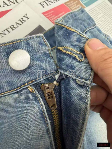 个性破洞牛仔裤-第4张图片